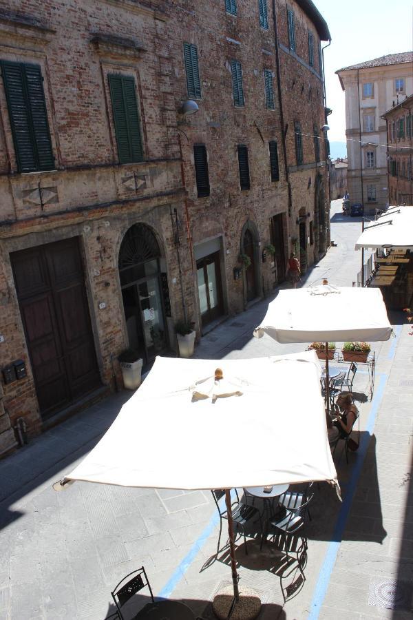 Palazzo Bufalari Appartamento In Centro Storico 皮耶韦城 外观 照片